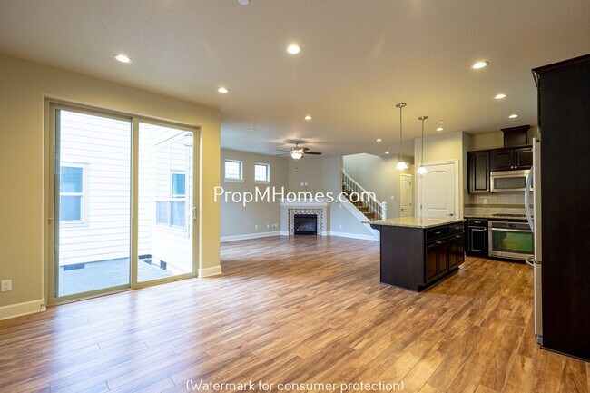 Building Photo - Beautiful Open Concept Four Bedroom Plus Office/Den in Villebois!