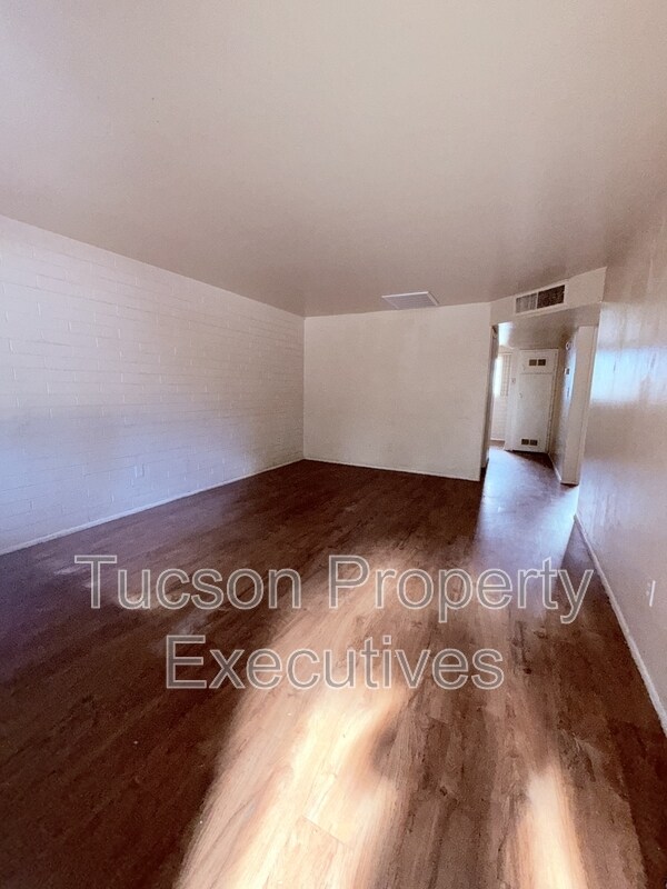 Building Photo - 8914 S Nogales Hwy