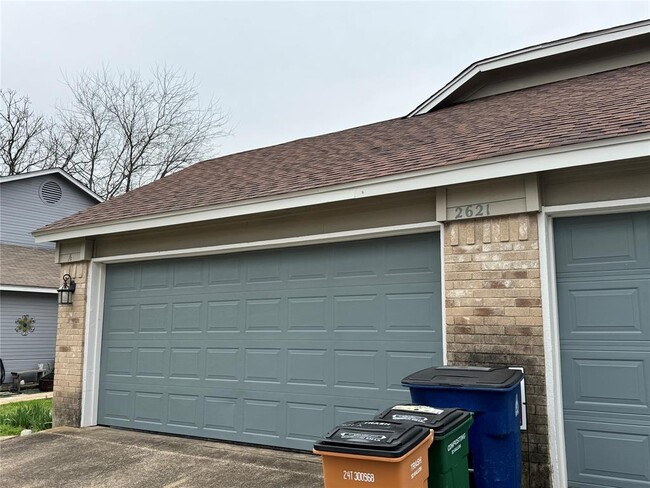 Building Photo - 2621 Gwendolyn Ln