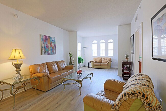 Building Photo - The Gardens at Beachwalk 15630-204