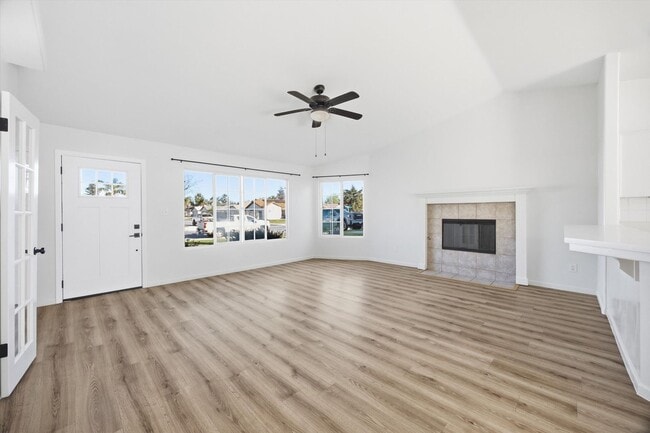 Building Photo - SILVERCREEK BEAUTY !!!