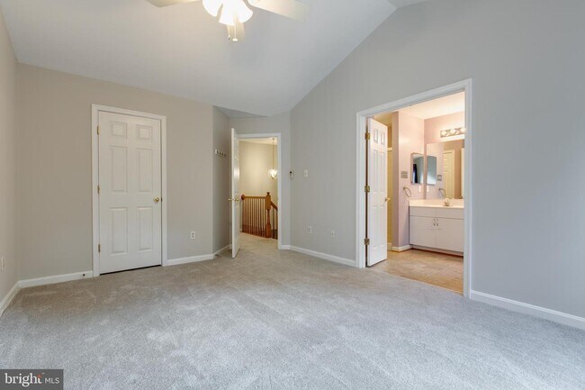 Building Photo - 6213 Stratford Ct
