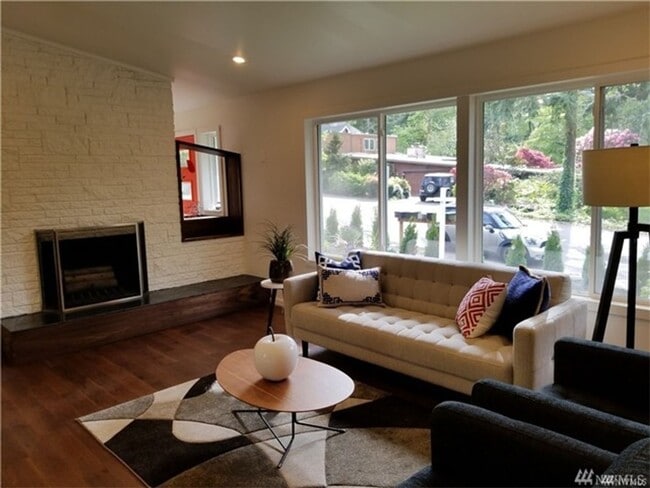 Building Photo - Bellevue 4 bedroom Home in Newport Hills!