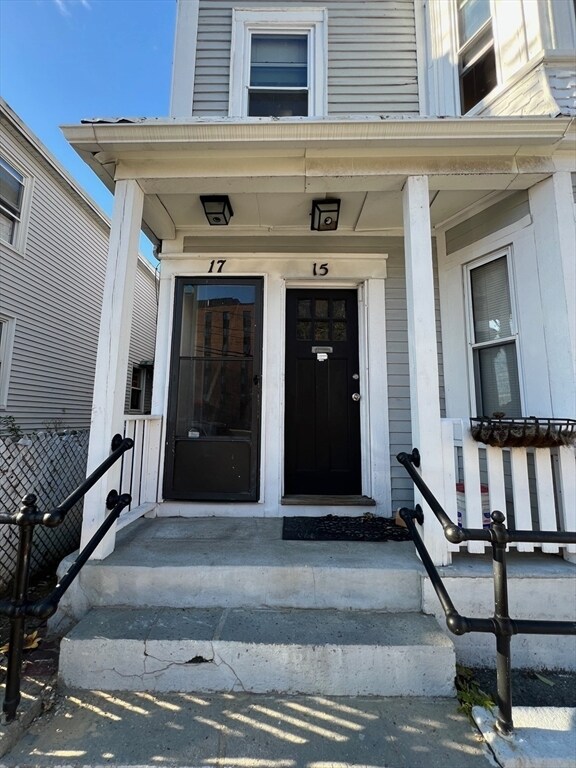 Building Photo - 17 Bowers St