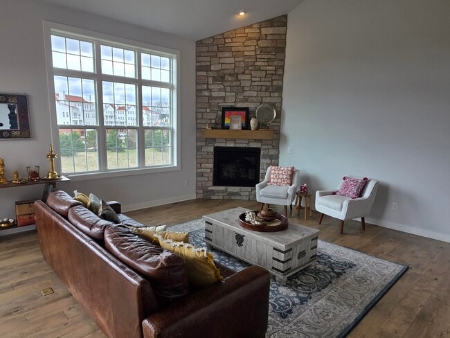 Building Photo - W239N3777 River Birch Ct