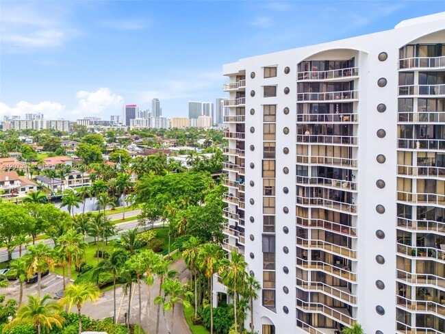 Building Photo - 3610 Yacht Club Dr