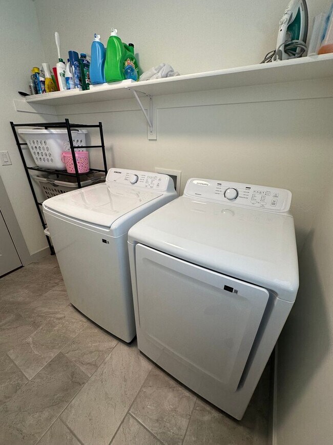 Building Photo - GORGEOUS Bountiful Home!!!