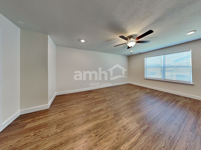 Building Photo - 2401 E Wild Horse Way