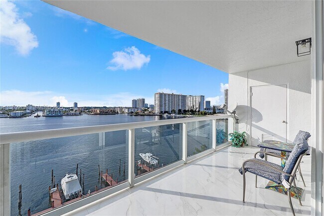 Building Photo - 17050 N Bay Rd