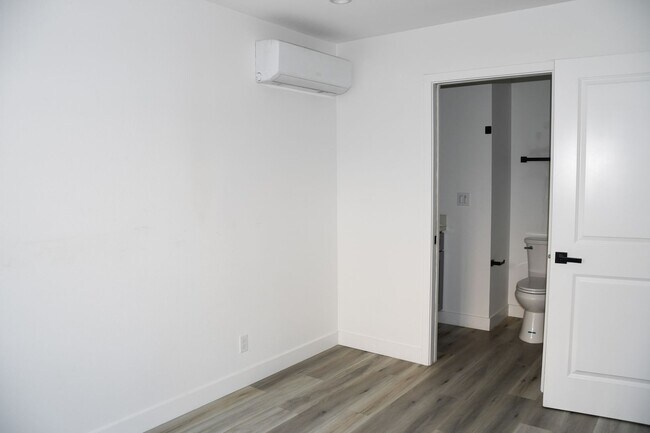 Building Photo - Valencia (994)