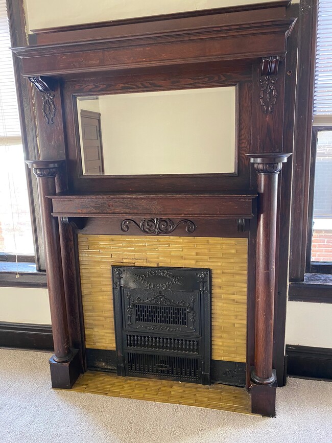 Building Photo - 551 Bates St