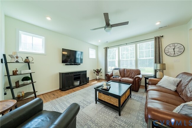 Building Photo - 18401 Palisades Ct