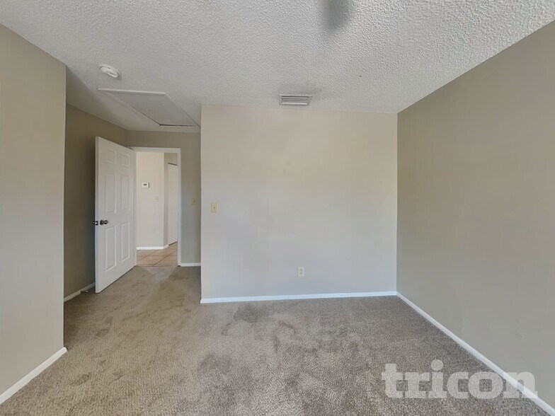 Building Photo - 13311 Laraway Dr