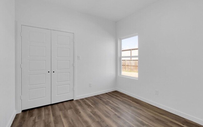 Building Photo - 104 Runnels St
