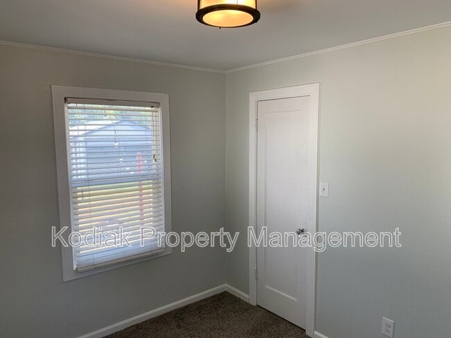 Building Photo - 150 W 1050 S
