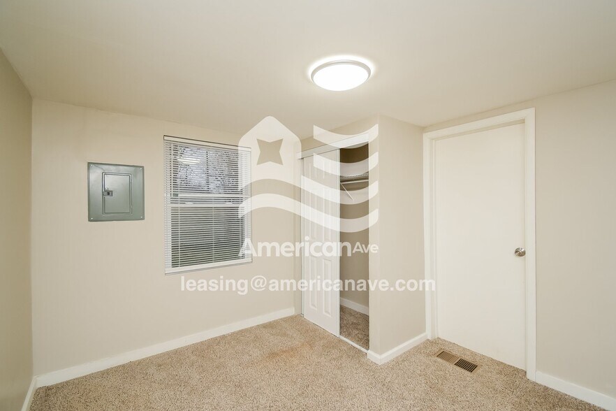 Building Photo - 1227 E 4th St