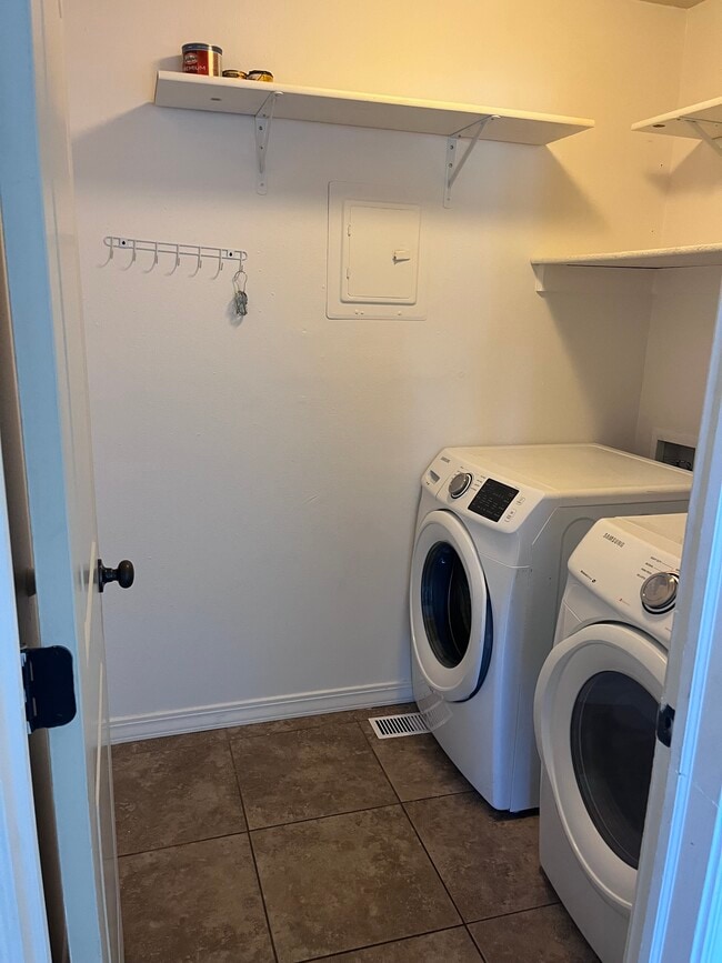 Building Photo - 889 Bristle Pine Pl