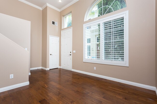 Building Photo - Townhome in Carmel Valley