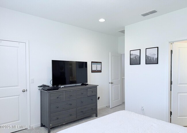 Building Photo - 367 Brandon Lks Dr