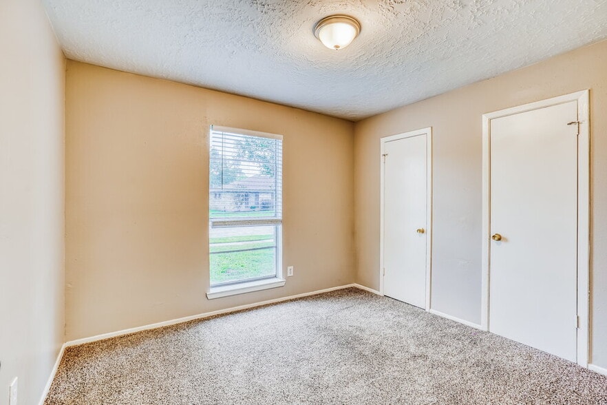 Building Photo - 20115 Woodhall Ln