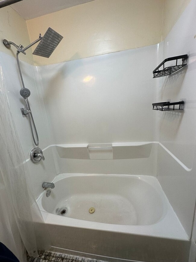 Building Photo - 717 Plantation Rd