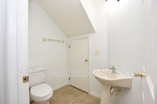 Building Photo - 5365 River Rock Rd