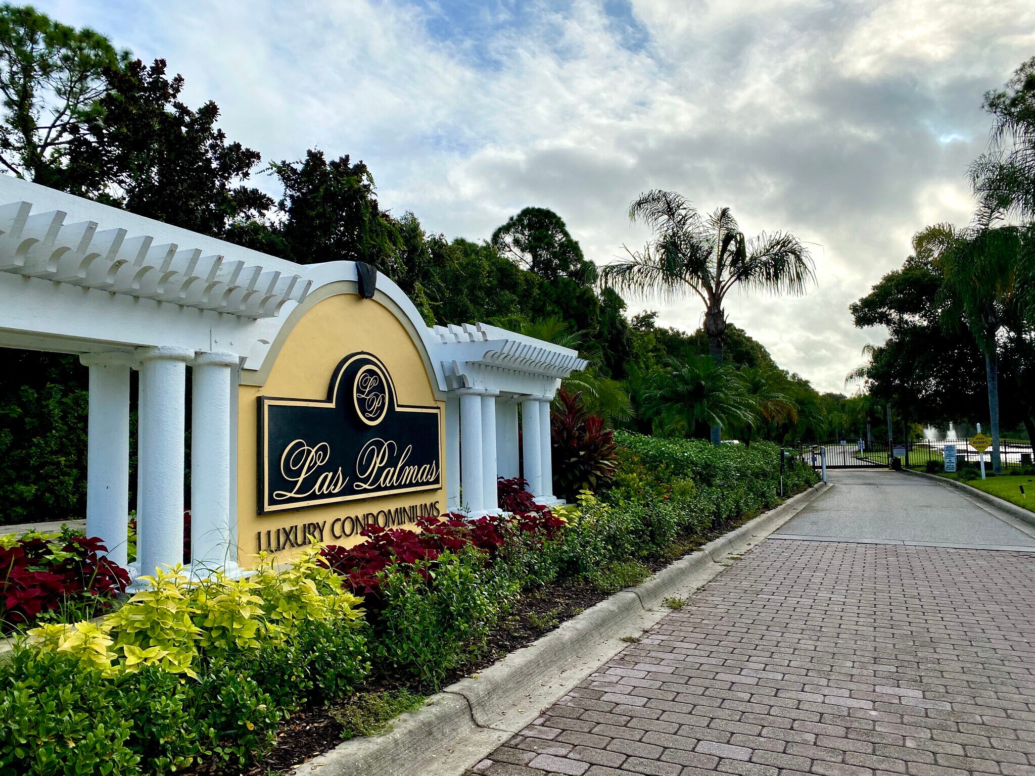 Gated community entry - 5551 Bentgrass Dr