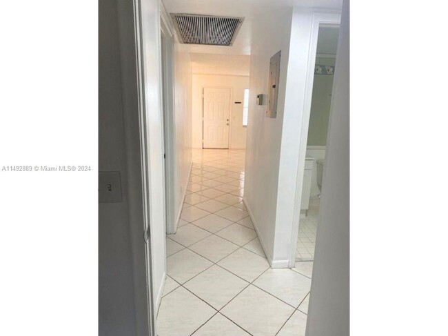 Building Photo - 13550 SW 6th Ct