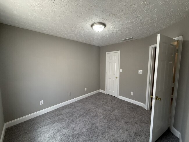 Building Photo - 281 Westchester Cir