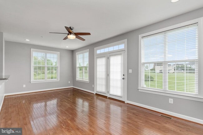 Building Photo - 15305 Sweetbay St