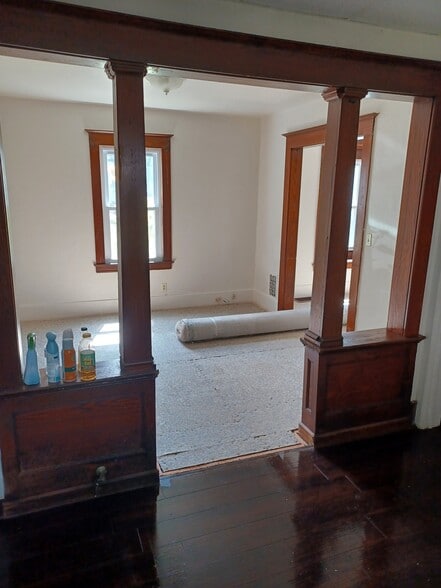 Building Photo - 39 Poplar St