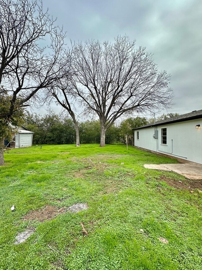 Building Photo - COMING SOON! Remodeled 3 Bedroom Home For ...