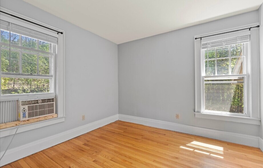 Building Photo - 114 Phelps Pl