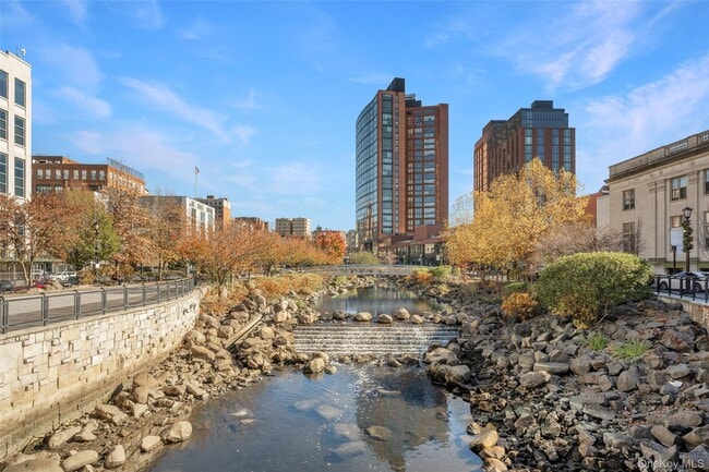 Building Photo - 351 N Broadway