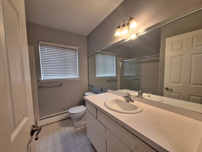 Building Photo - Move In Special!!!  Charming Rochester Condo.  Must see!!