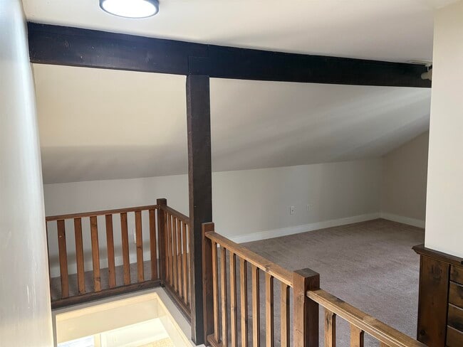 Building Photo - 290 Glen Ledge Rd