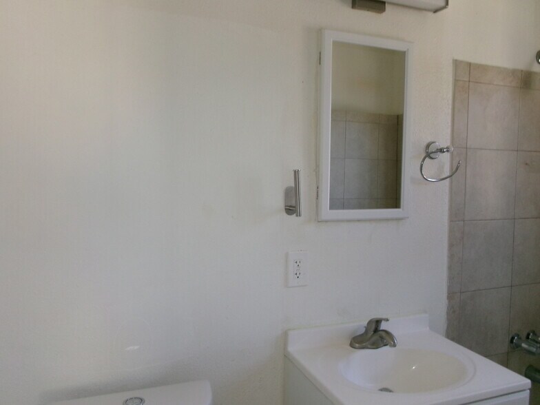 Building Photo - 1209 W 60th Pl