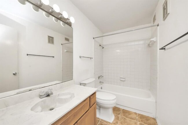 Building Photo - 10757 Braes Bend Dr