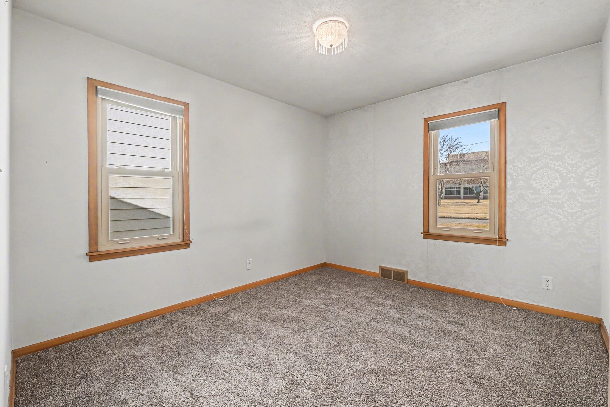 Building Photo - 2406 S 46th St