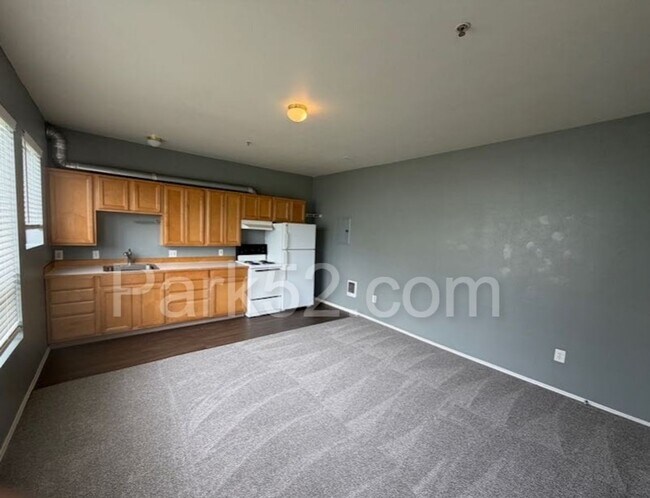 Building Photo - Tacoma Studio Apartment