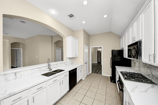 Building Photo - 22035 Emerald Run Ln