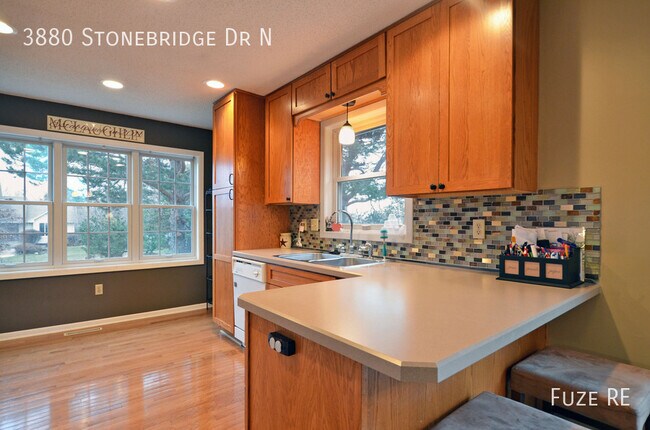Building Photo - 3880 Stonebridge Dr N