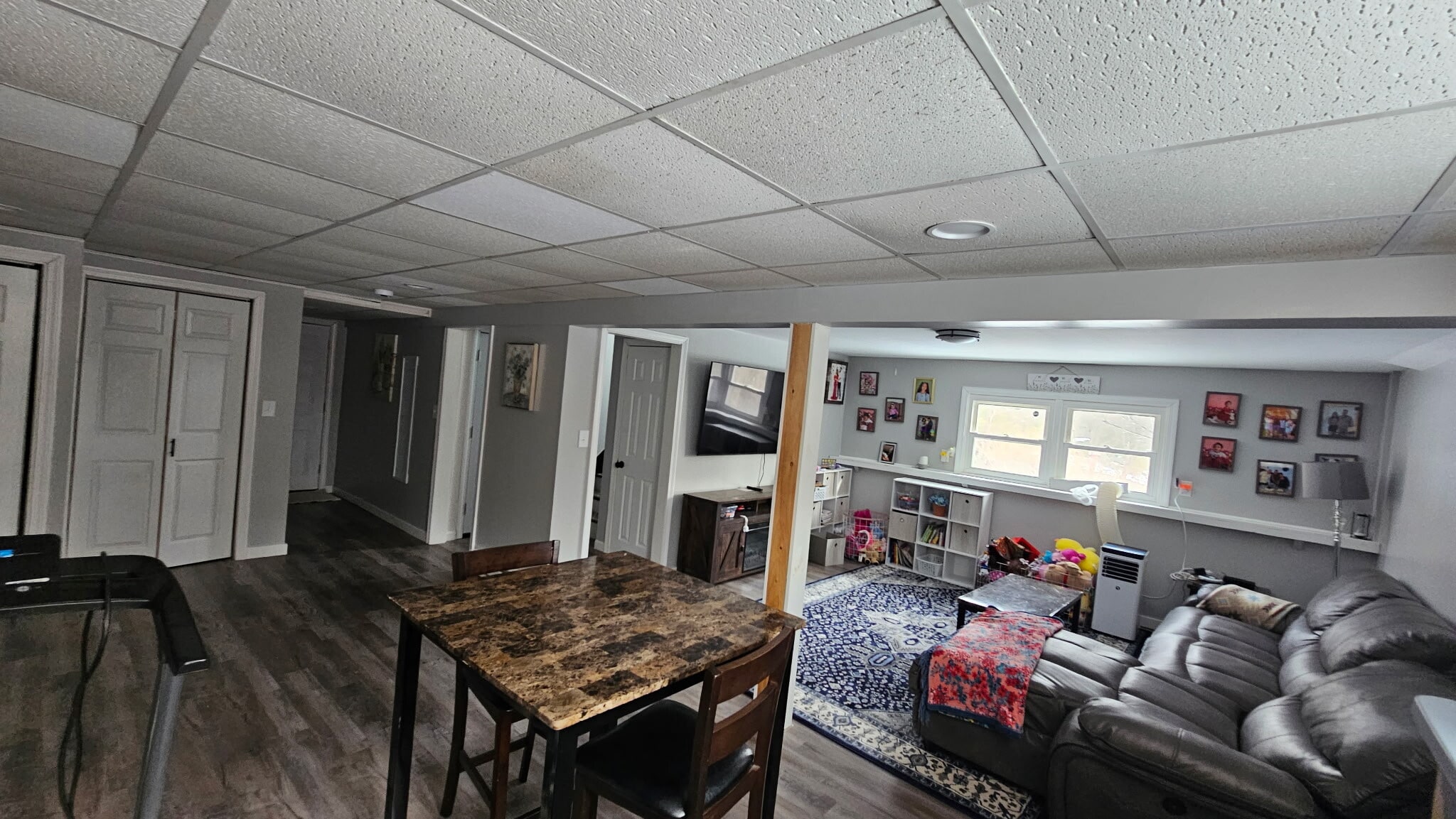 Downstiars - 15 Cooper Rd