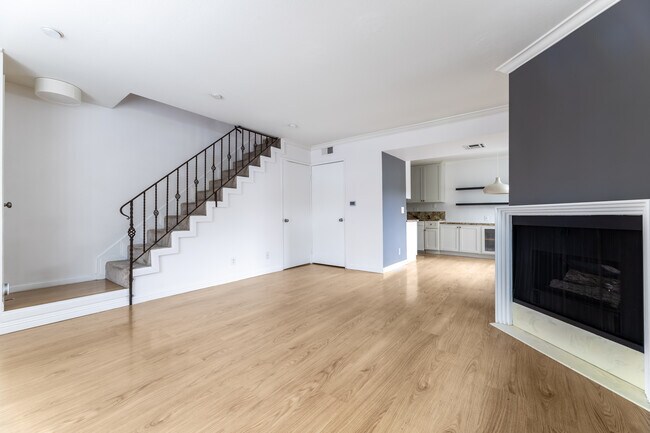 Building Photo - 4744 Ben Ave