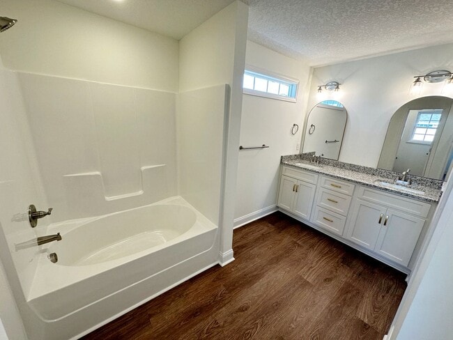 Building Photo - Stunning 4-Bedroom Home with Open Floor Plan & Fenced Backyard!