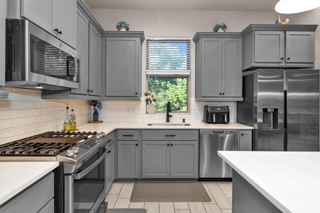 Building Photo - 579 Longleaf Pine Dr