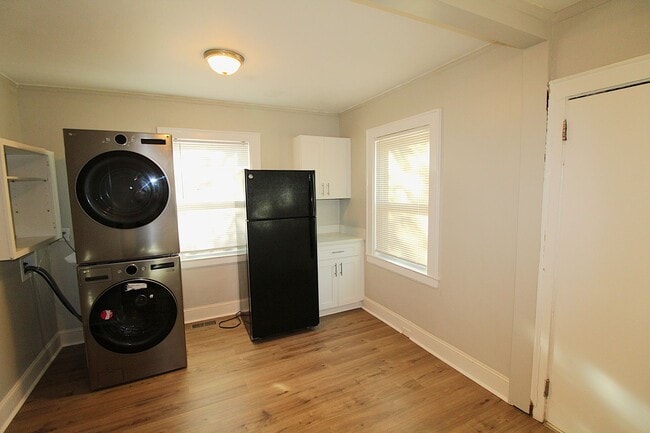 Building Photo - Welcome to Your New Home in Enderly Park!