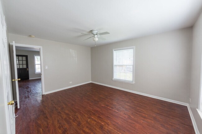 Building Photo - 41 E North Ave