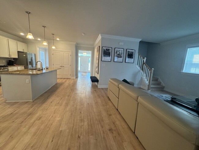 Building Photo - Immaculate Four Bedroom Home in Joliff Lan...