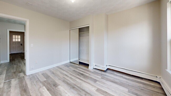 Building Photo - 137 Chelsea St